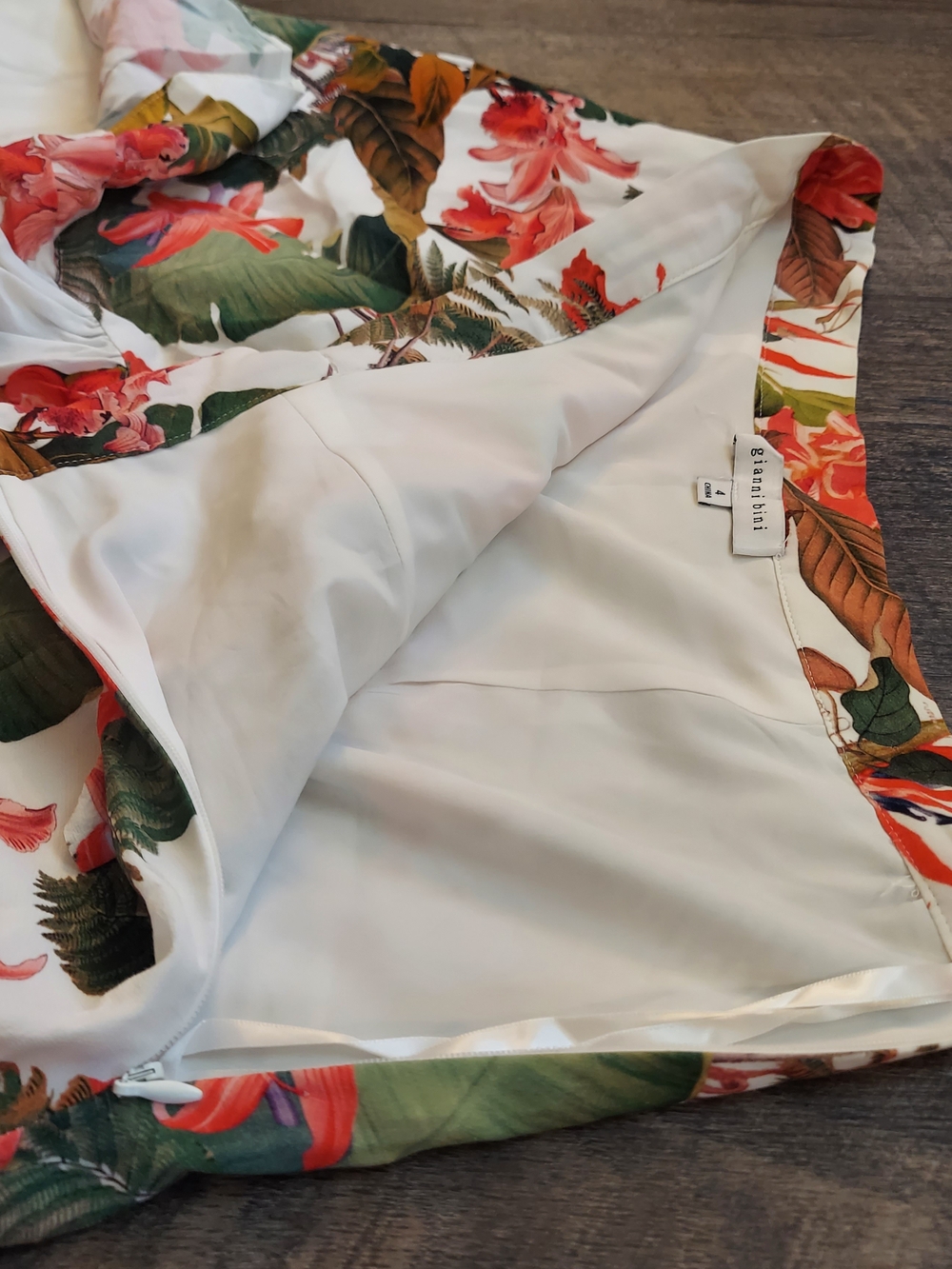 Gianni Bini Tropical Floral Wrap Skirt in White, Green & Coral Size 4 - Picture 6 of 9